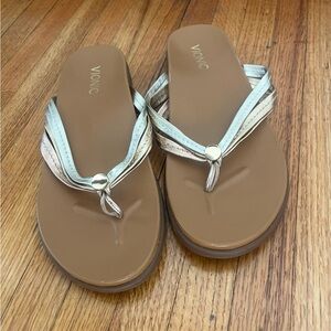Vionic Women's Silver and Tan Sandals